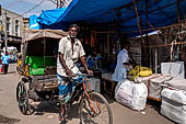 Street life around the Sri Meenakshi-Sundareshwarar Temple of Madurai. Tamil Nadu.  